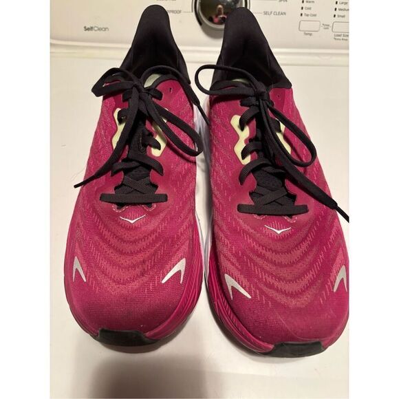 Hoka Arahi 6 Shoes - Picture 1 of 6